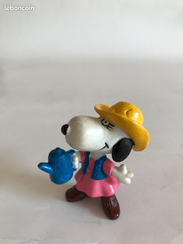 Figurine Snoopy sert du café hauteur 7cm (image 1)