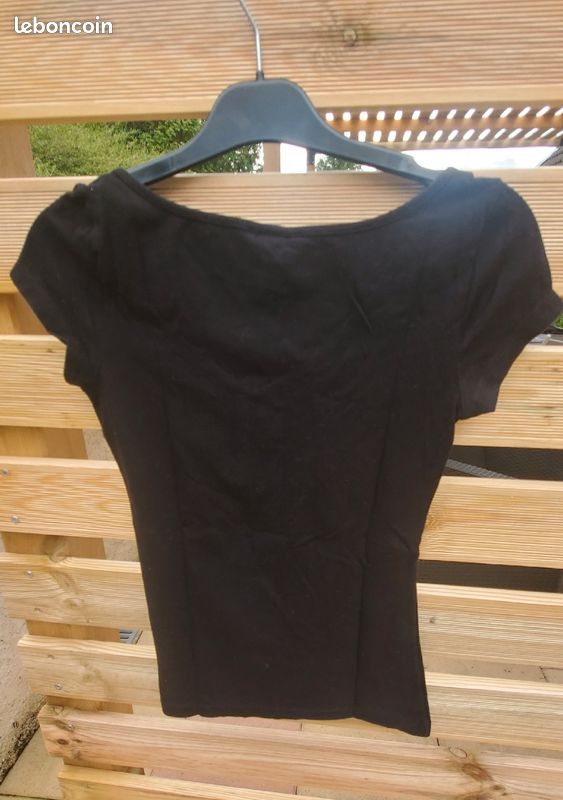 T-shirt noir H&M en XS (image 3)