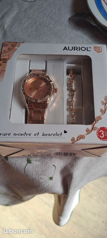 Coffret montre et bracelet pour femme (image 1)