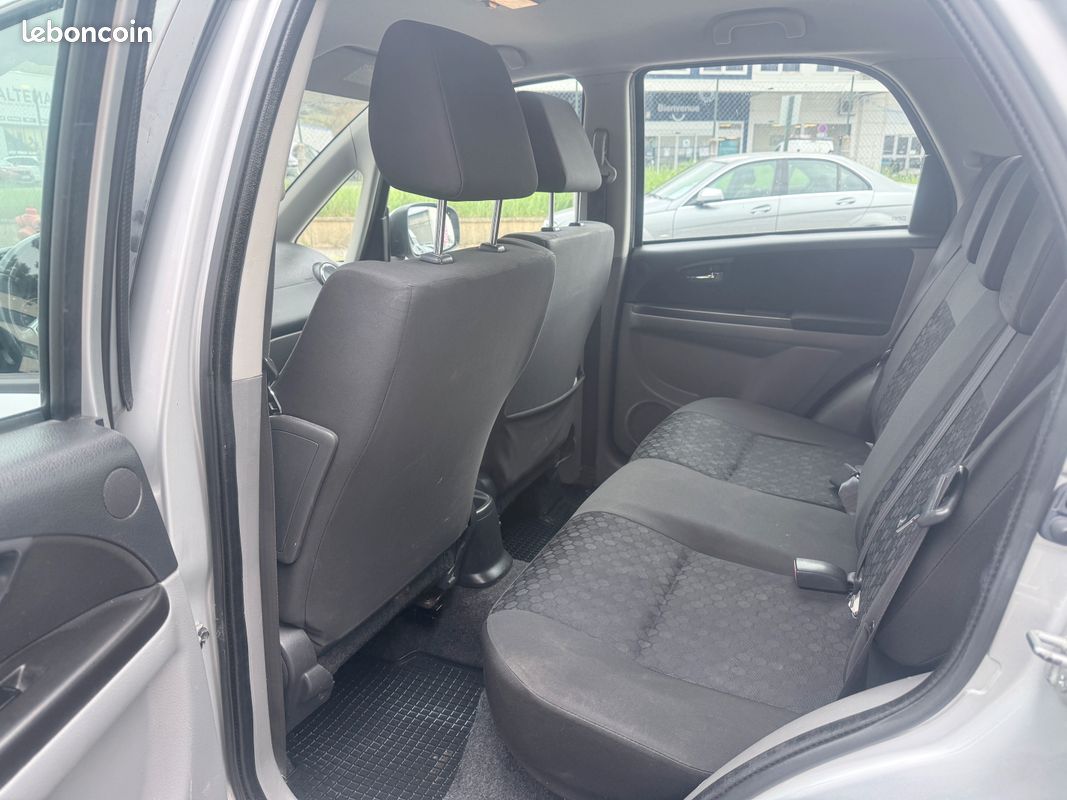 Suzuki SX4 2.0 DDIS 135 GLX 4X4 (image 8)