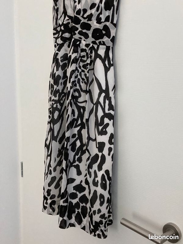 Zara robe tour du cou dos nu cintrée en lin turquoise noir blanc