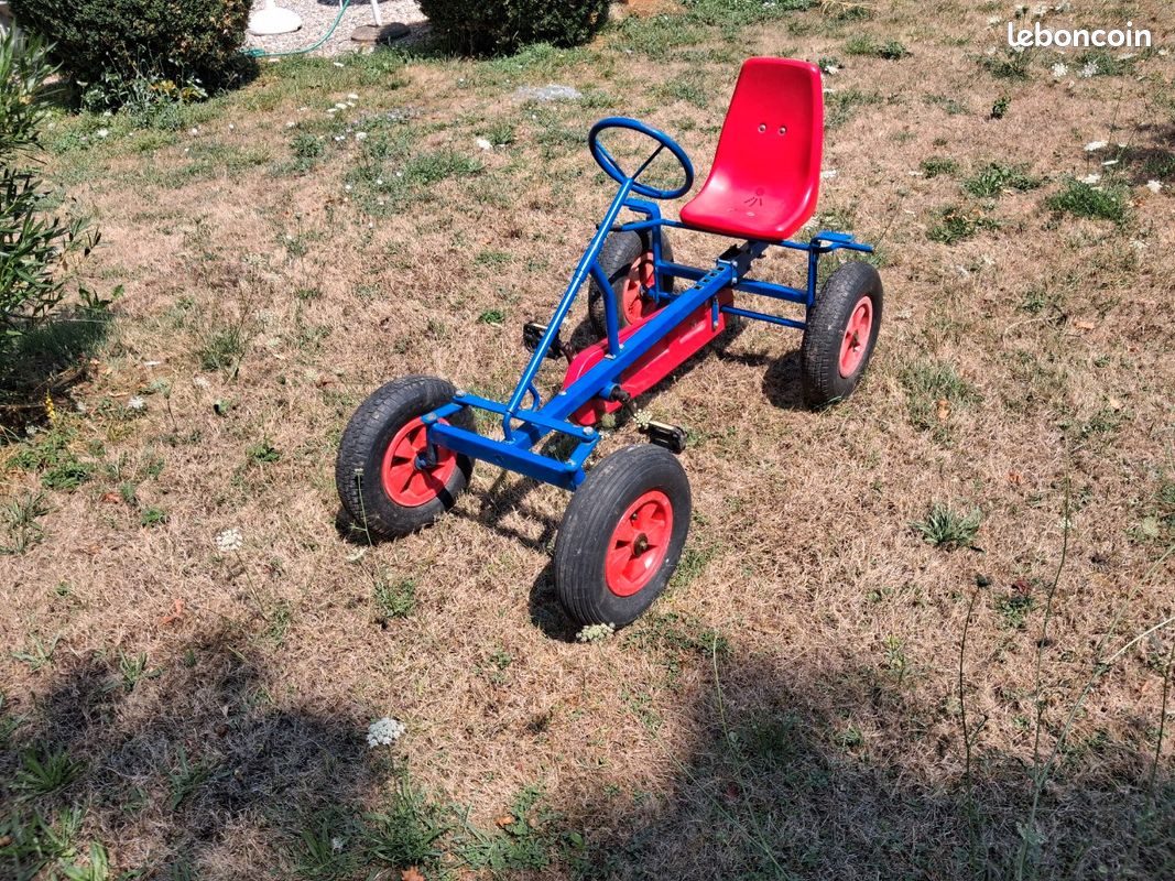 Kart à pédales pour enfant (image 1)