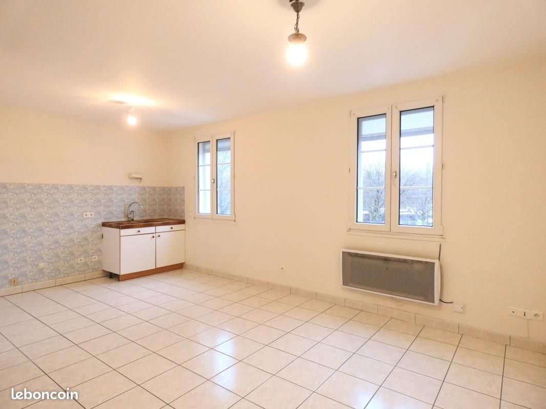 Appartement 1 pièce 41 m² · à Saint-Genis-Laval · 41 m² · 723 €