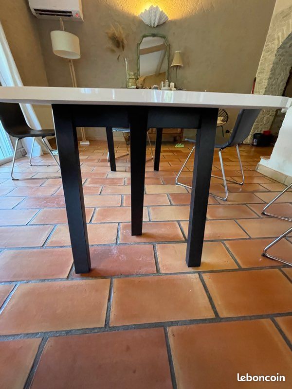 Table laquée pied wengué (image 3)