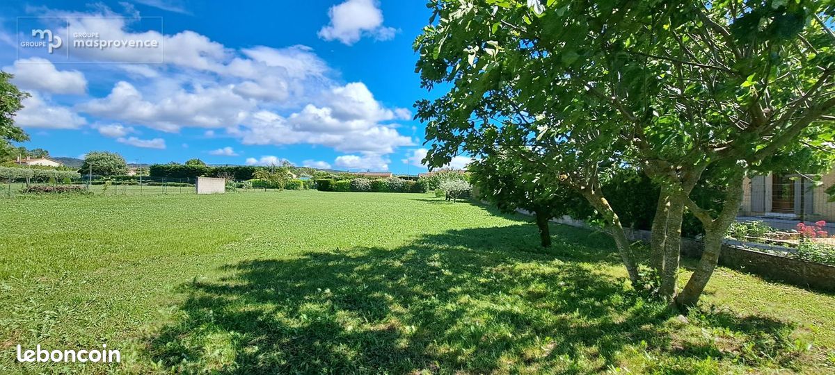 Terrain à bâtir de 1900 m² à PERNES-LES-FONTAINES (84) · 257 000 €
