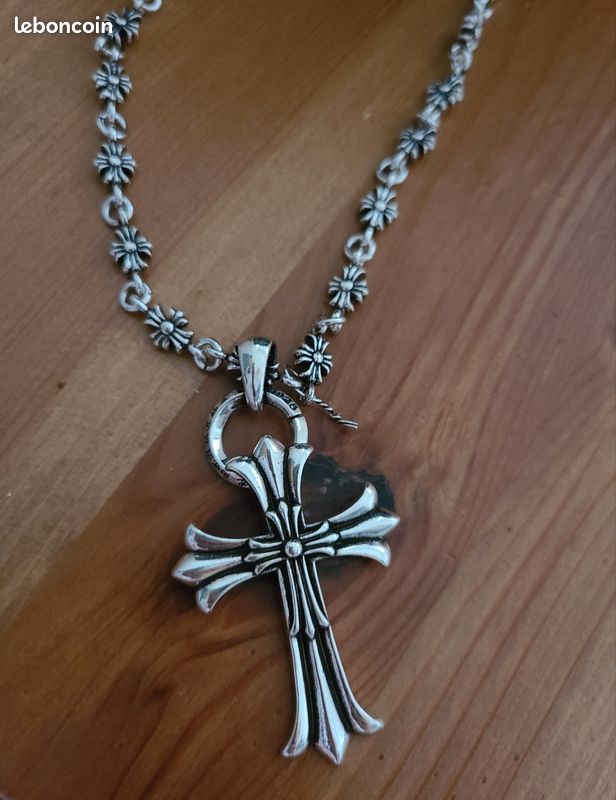 Collier Chrome Hearts - Occasion, Bijou Fantaisie Ou Argenté - Sans Boîte