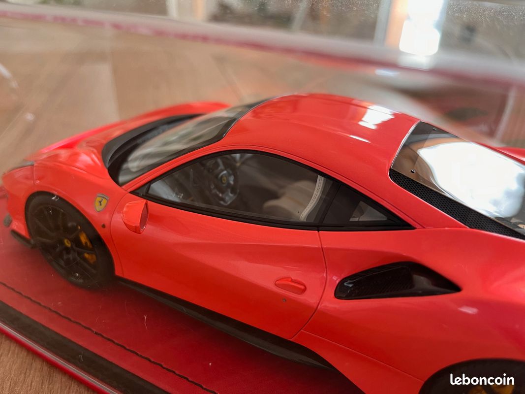Ferrari 488 Pista - MR Collection 1/18 (Rose rare, limitée à 10 ex.) - Collection