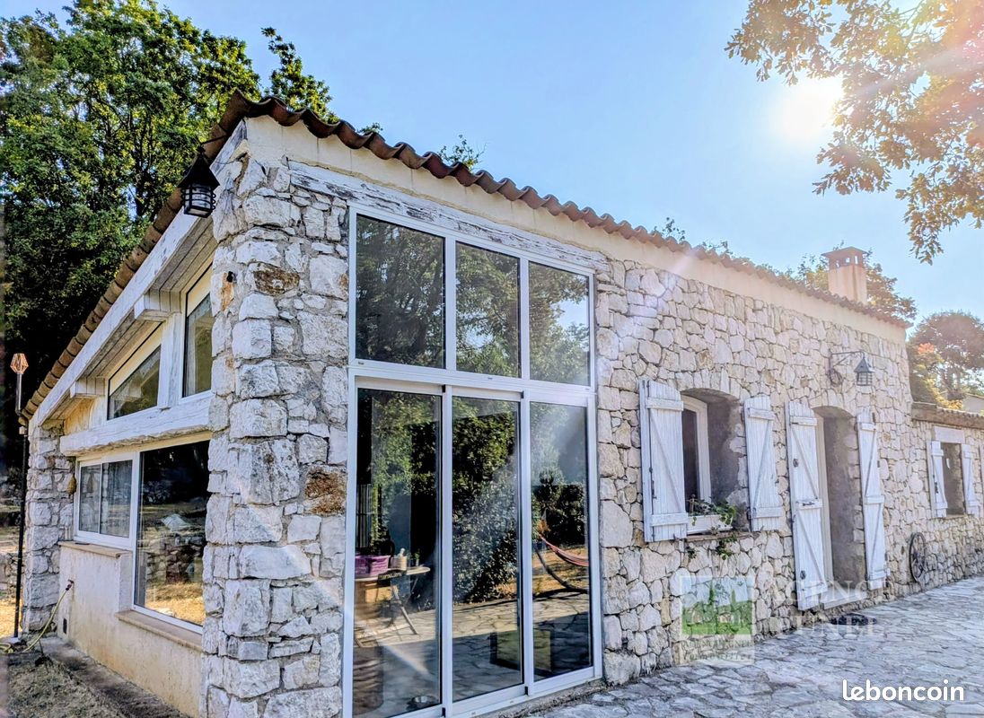 Maison 5 pièces 137 m² · à Saint-Vallier-de-Thiey · 137 m² · 599 000 €