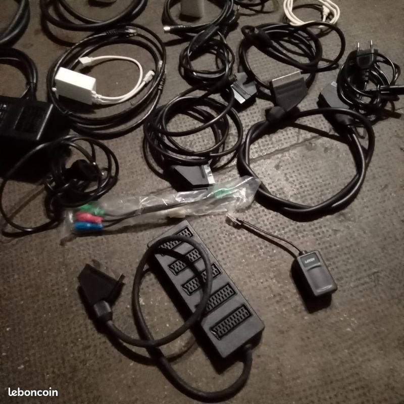 Divers cables et chargeurs (image 2)