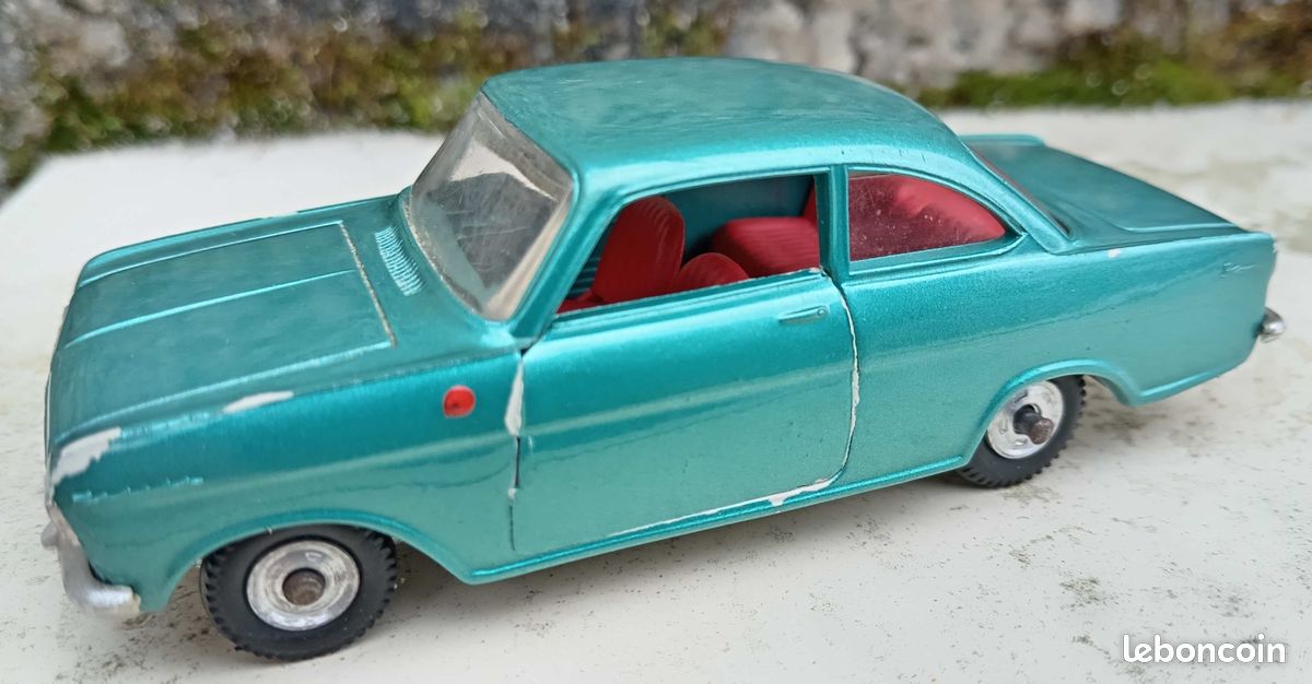 Miniature Politoys 1/43 – Innoncenti Morris IM3 – Fibre De Verre Verte – 1968 – Rare