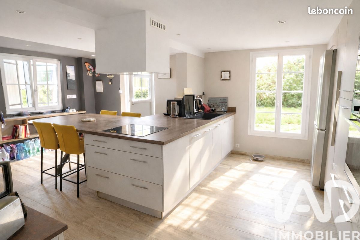 Maison 7 pièces 194 m² · à Laruscade · 194 m² · 227 000 €