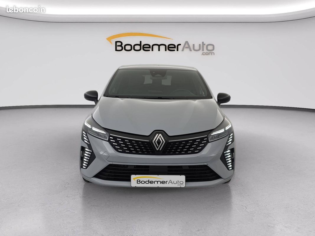 RENAULT Clio TCe 90 Techno (image 8)