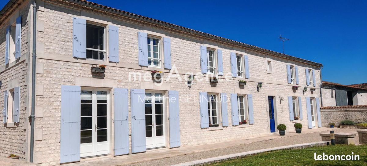 Maison 8 pièces 237 m² · à Montils · 237 m² · 590 000 €
