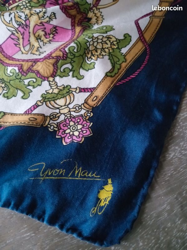 Foulard de marque (image 2)