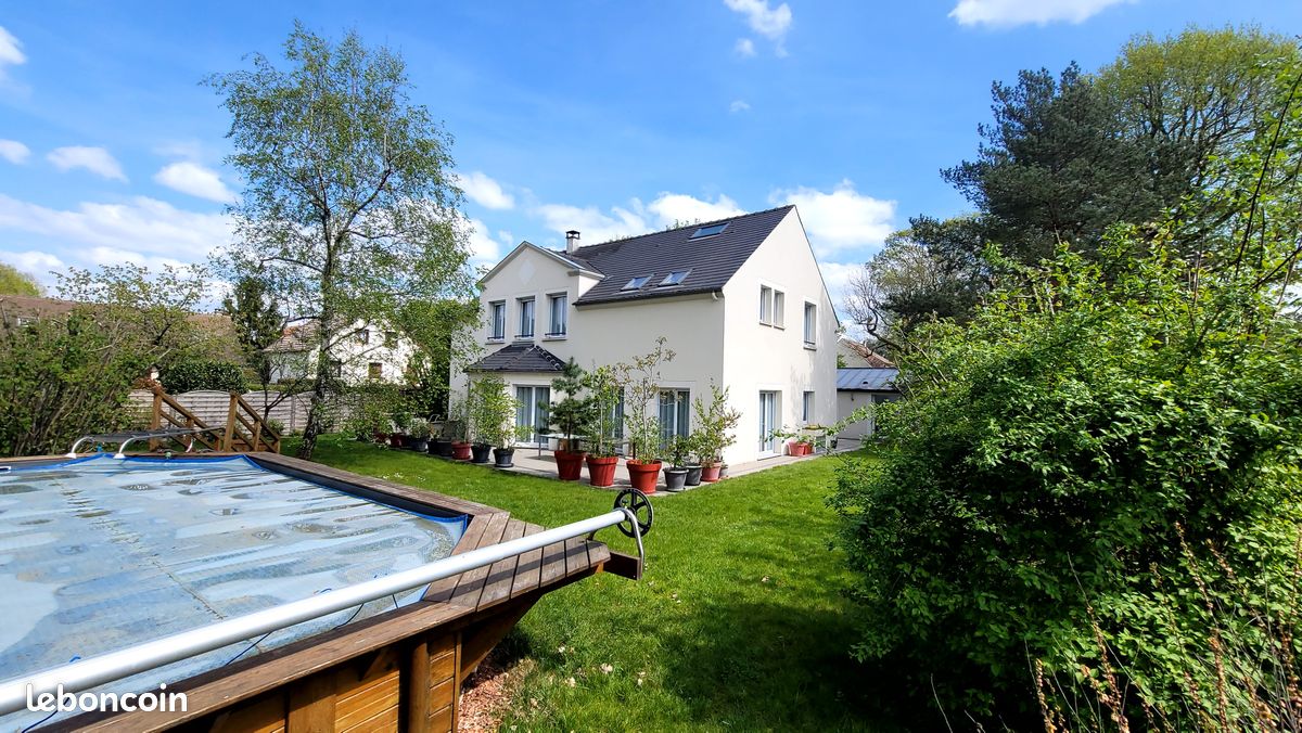 Maison 10 pièces 250 m² · à Sainte-Geneviève-des-Bois · 250 m² · 875 000 €