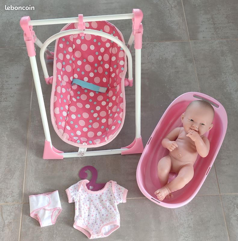 Poupée réaliste et accessoires (image 1)
