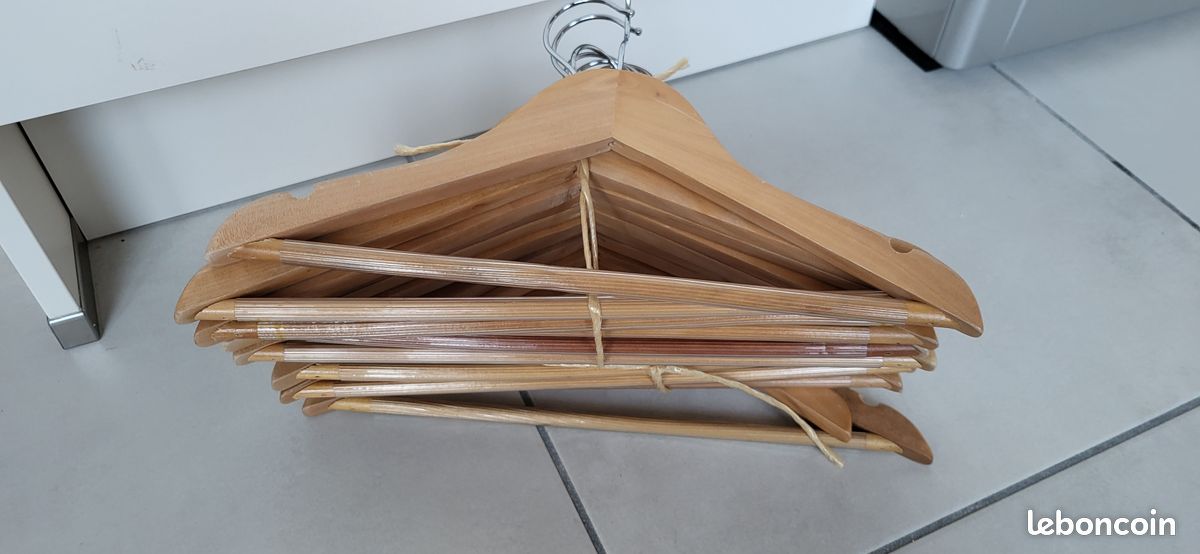Rare cintre Art Déco, fonctionnalisme, Bauhaus, années 1930 En vente Rare cintre Art Déco, fonctionnalisme, Bauhaus, années 1930 En vente