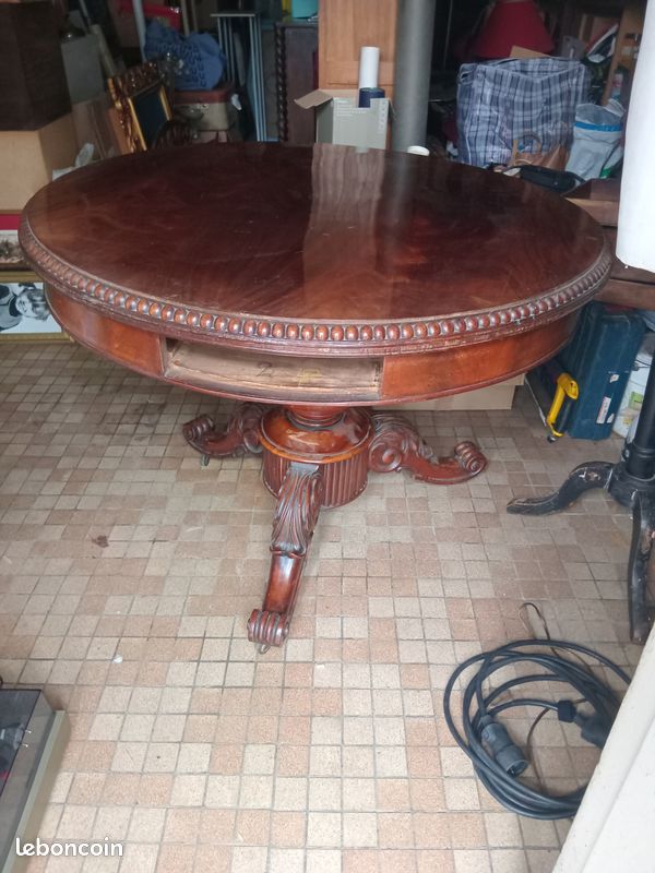Table Louis Philippe ronde bois massif 4 tiroirs avec roulettes (image 1)