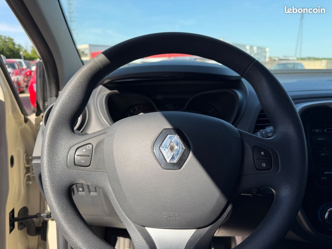 RENAULT CAPTUR TCe 90 Energy Life (image 21)
