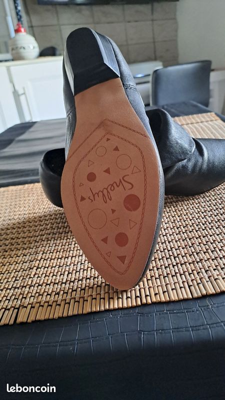 Va en paire de chaussures noires cuir taille 37 (image 4)