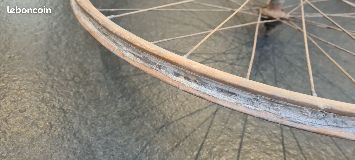 ROUE ARRIERE 700 retournement fn peugeot automoto vélo collection ancien eroica EUR 45,00 - FR ROUE ARRIERE 700 retournement fn peugeot automoto vélo collection ancien eroica EUR 45,00 - FR