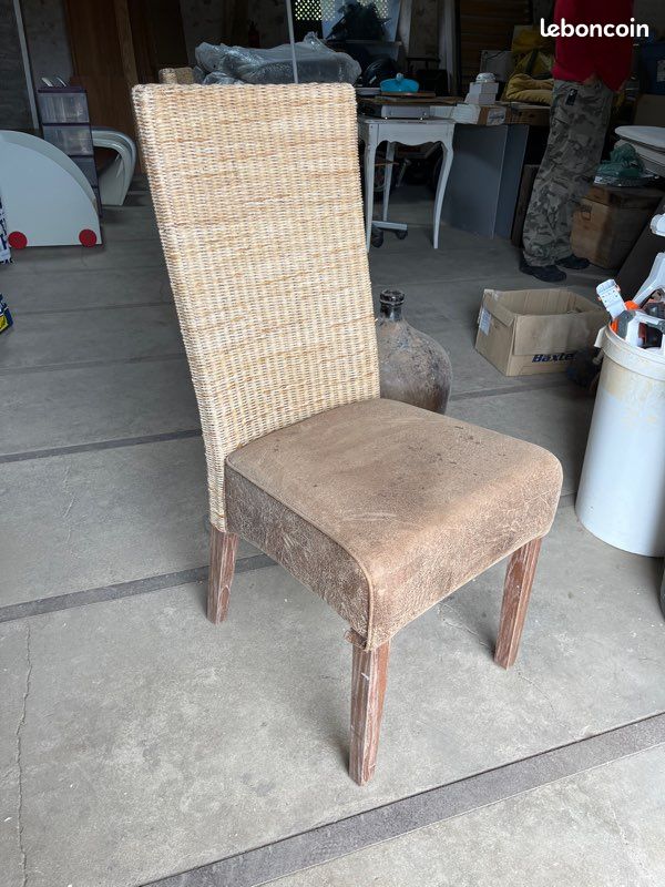 Chaise en bois (image 1)