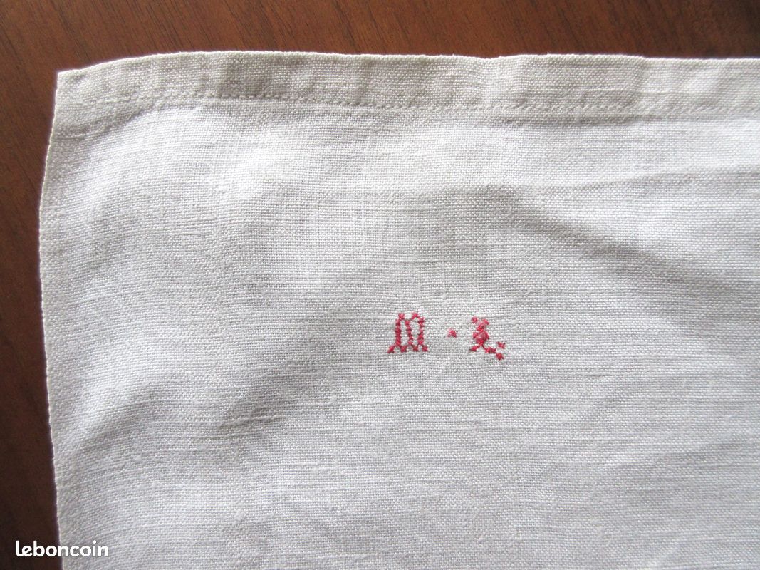 Drap Ancien En Lin Blanc Cassé – Monogramme P M – Dimensions 240 X 210 Cm – Occasion