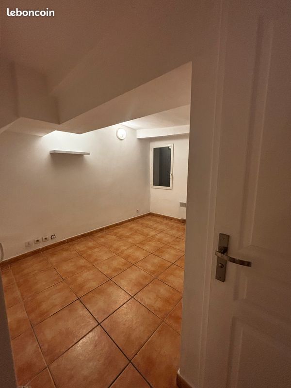 Appartement 1 pièce 15 m² · à Salon-de-Provence · 14,6 m² · 450 €/mois