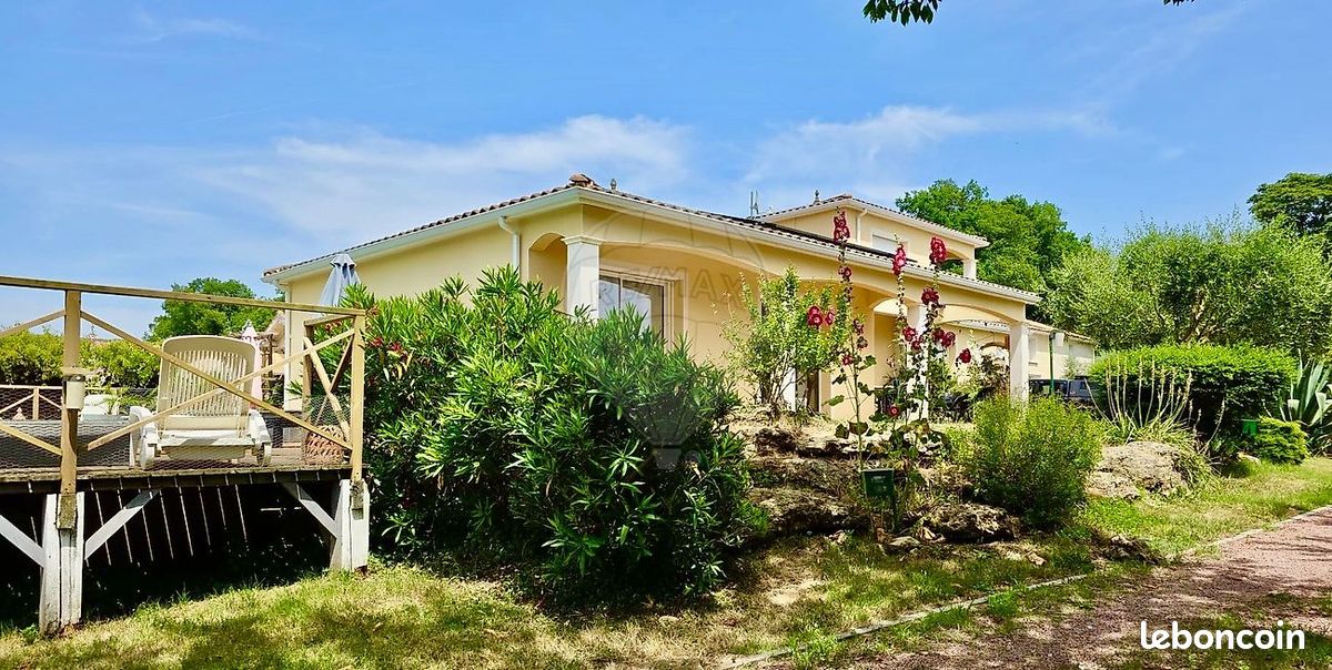 Maison 9 pièces 273 m² · à Gémozac · 273 m² · 395 800 €