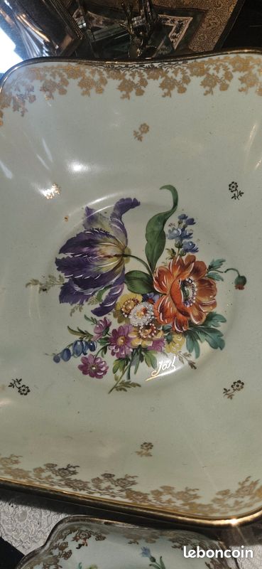 Service à mignardises en Porcelaine de Limoges – Décor Floral & Or – 5 pièces (image 5)