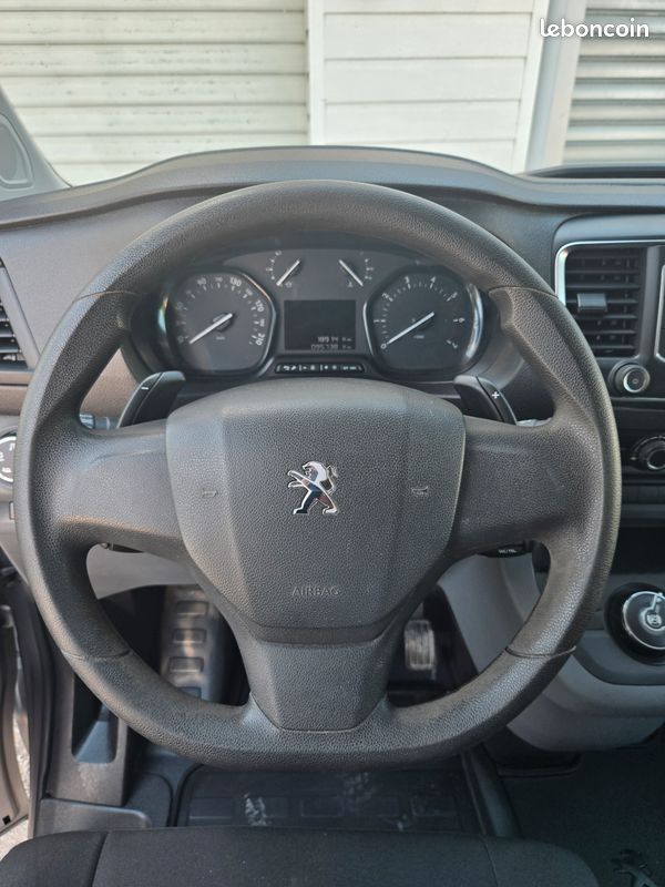 Peugeot EXPERT III TAILLE M CABINE APPROFONDIE FIXE 6 PLACES ATTELAGE 2.0 HDi 120 CV AUTOMATIQUE 2021 TRES BON ETAT PRIX AFFICHE TTC (image 8)