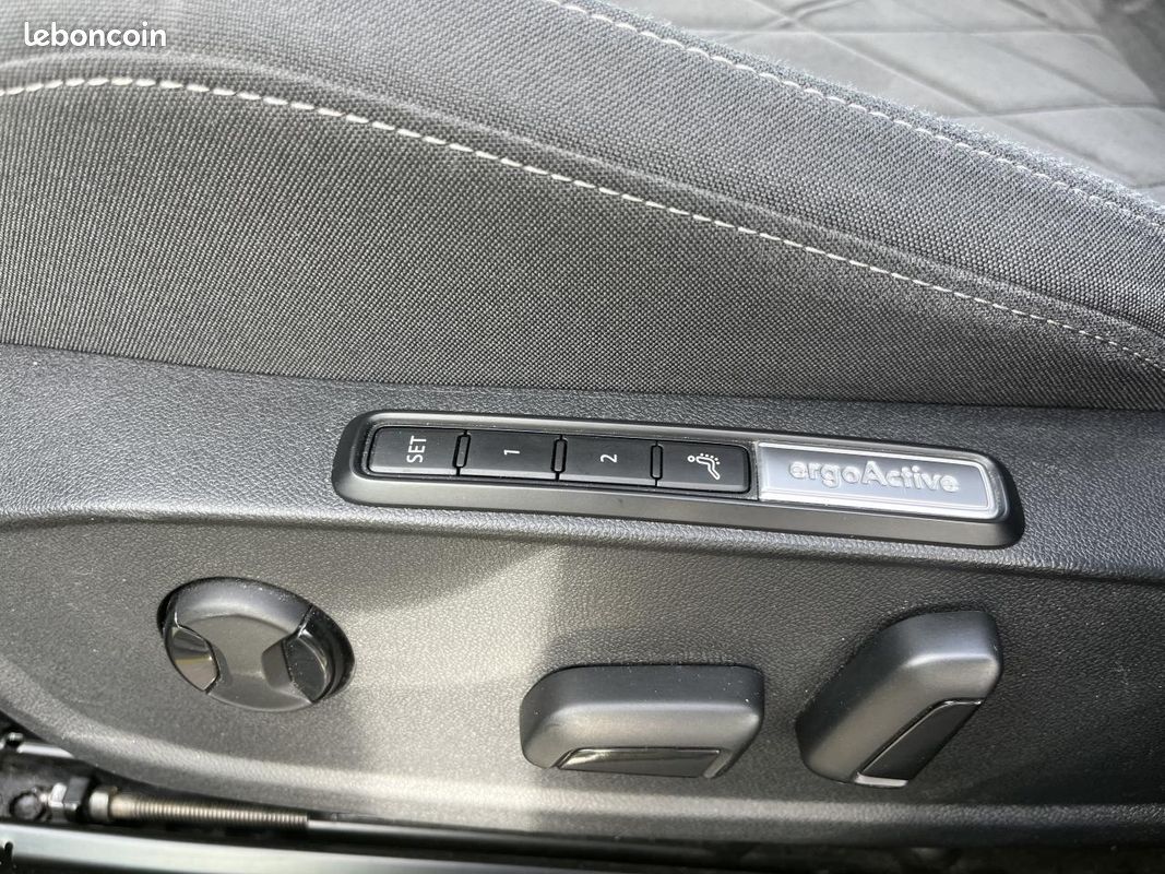 VOLKSWAGEN GOLF 1.5 eTSI OPF 150ch Style 1st DSG7 - Attelage/T.O/IQ Light/Sièges AV chauff/JA 18 (image 11)