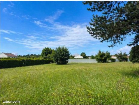 Terrain 300 m² Breuillet · 61 505 €