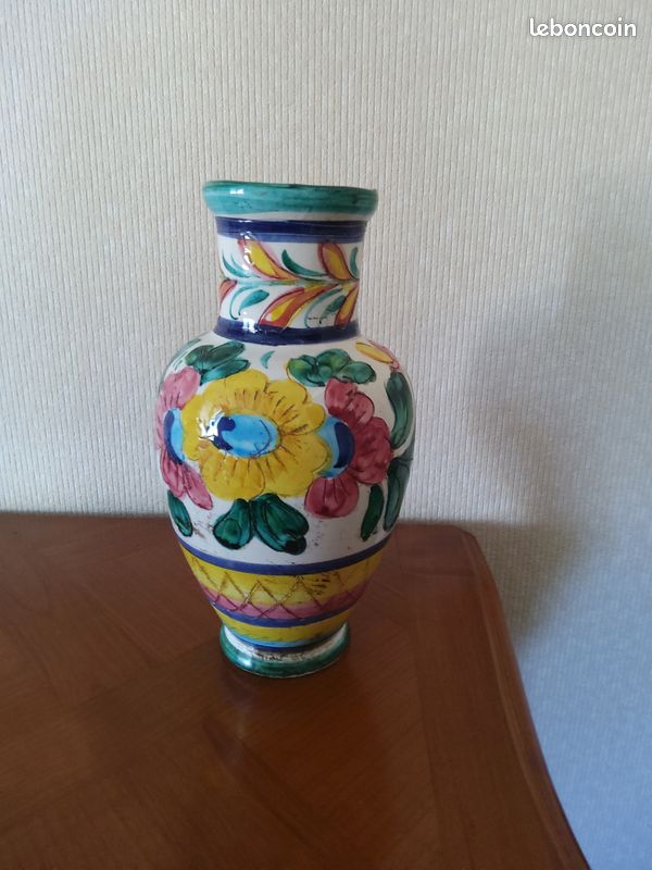 Vase (image 1)