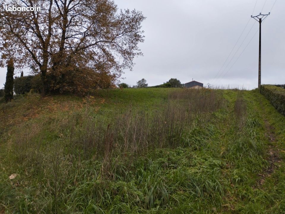 Terrain 673 m² · à Port-Saint-Père · 102 600 €