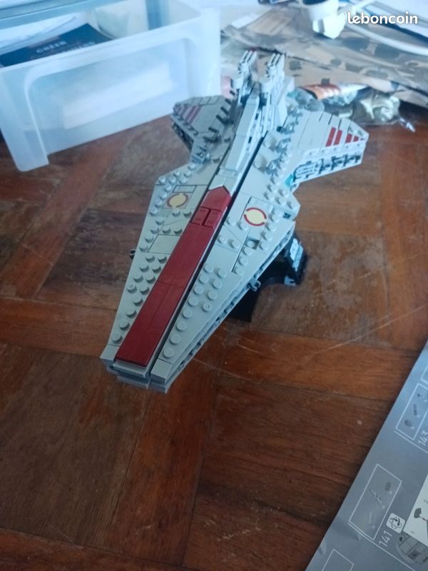 LEGO Star War - Le Croiseur d’Assaut de Classe Venator - 75441 (image 1)