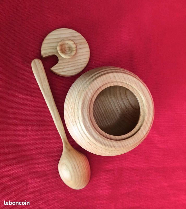 Petit pot en bois avec cuillère (image 5)