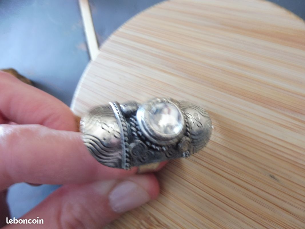 Bague original longue avec pierre transparente argenté neuve et réglable (image 2)