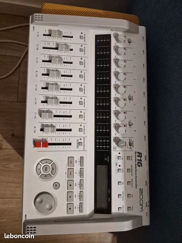 Recorder interface contrôler R16 (image 1)