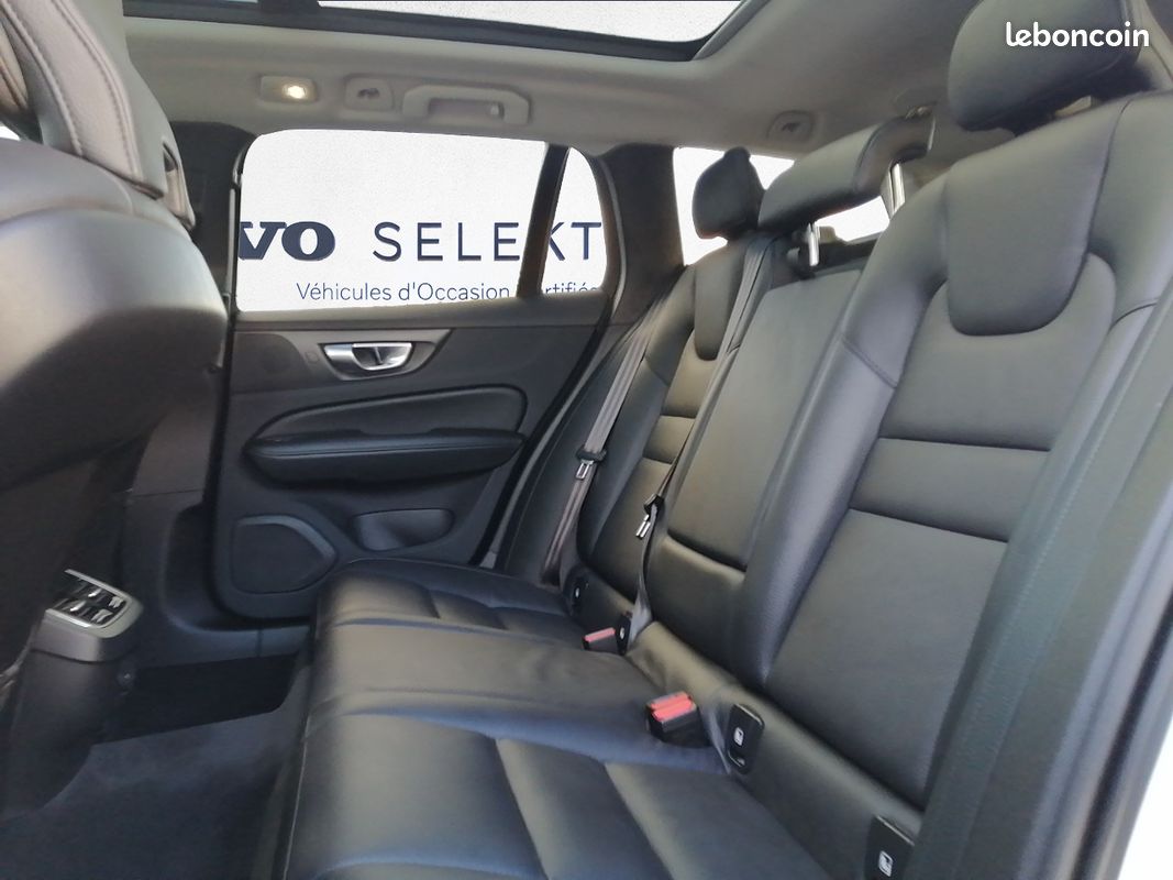 VOLVO V60 B4 197 ch DCT7 Ultra Style Dark (image 7)