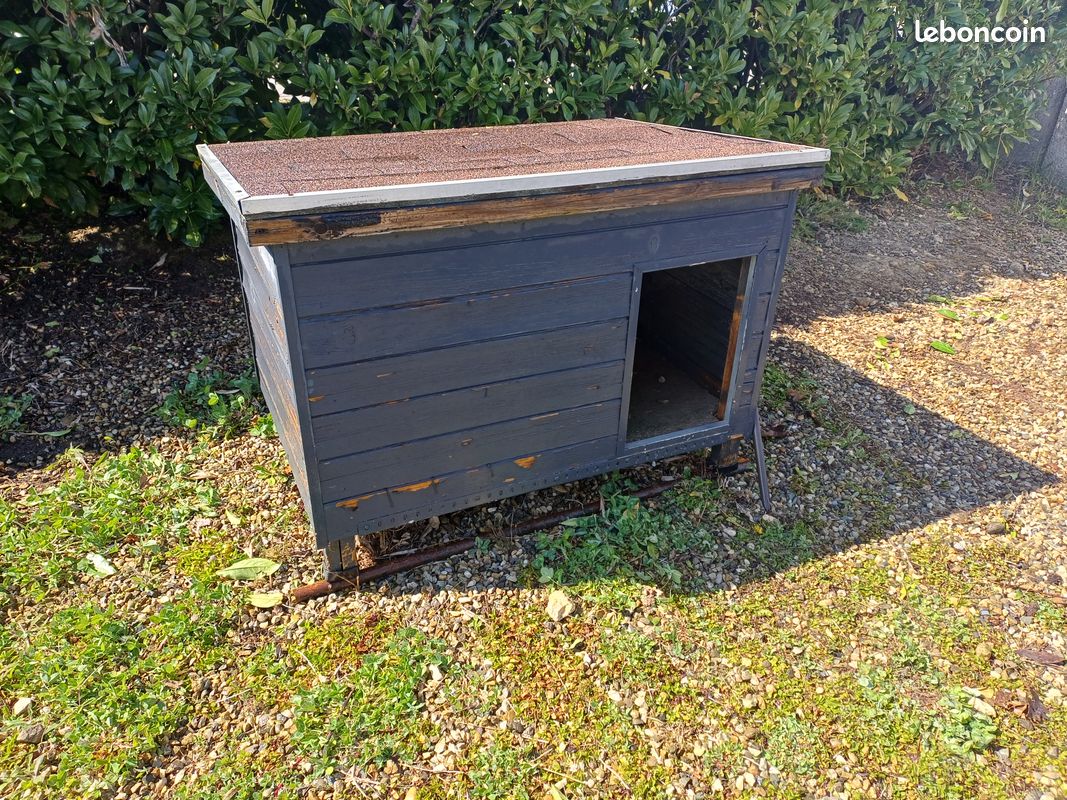 Niche en bois pour grand chien / gros chien (Toit shingle) (image 1)