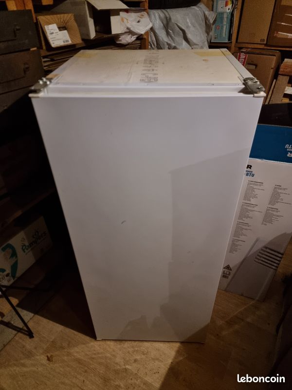 Réfrigérateur HOTPOINT BS 2321 EU - Encastrable 220L (image 1)