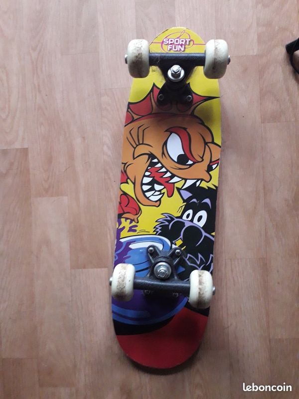 Skateboard (image 1)