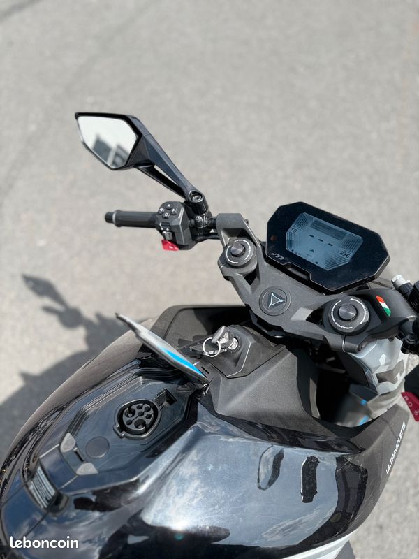 đ„ PROMO : Moto Ultraviolette F77 Mach 2 Neuve et Garantie (image 2)