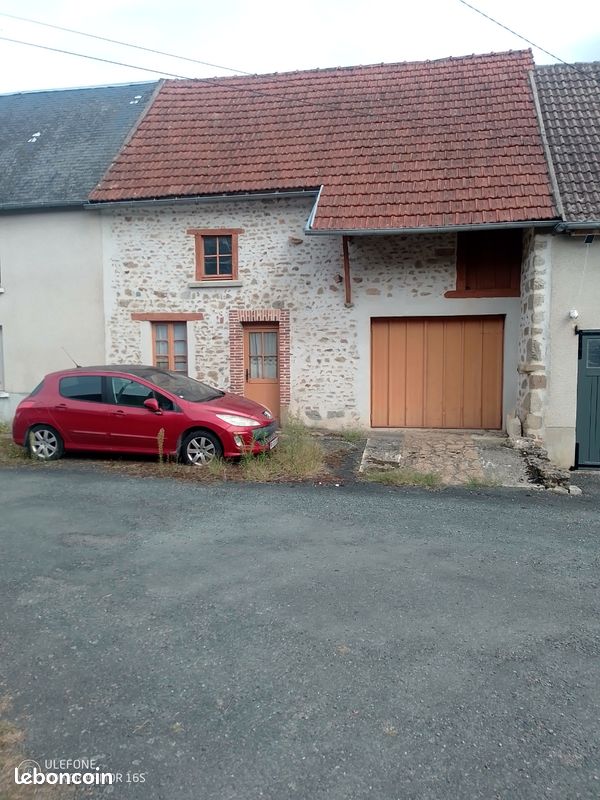 Garage espace de stockage · à Bussière-Dunoise · 160 €/mois