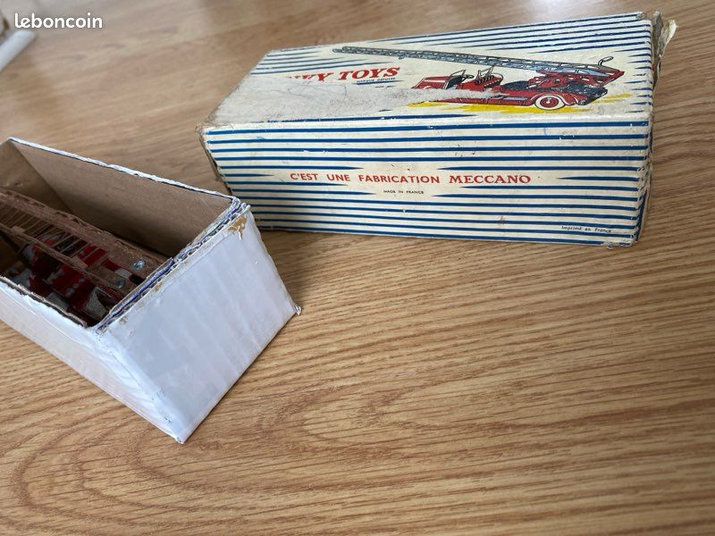 ancienne DINKY TOYS France 32D - AUTO ECHELLE DE POMPIERS Delahaye EN