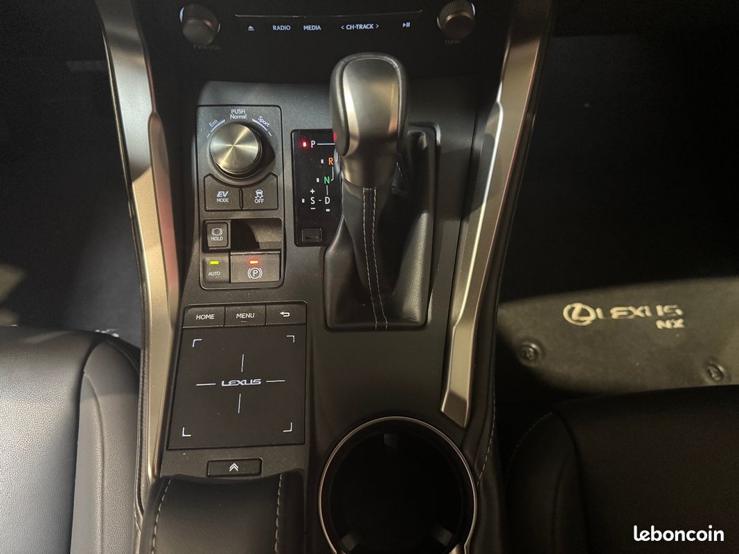 LEXUS NX MY21 300h 2WD Design Hybride (60 500 km - État irréprochable) (image 19)