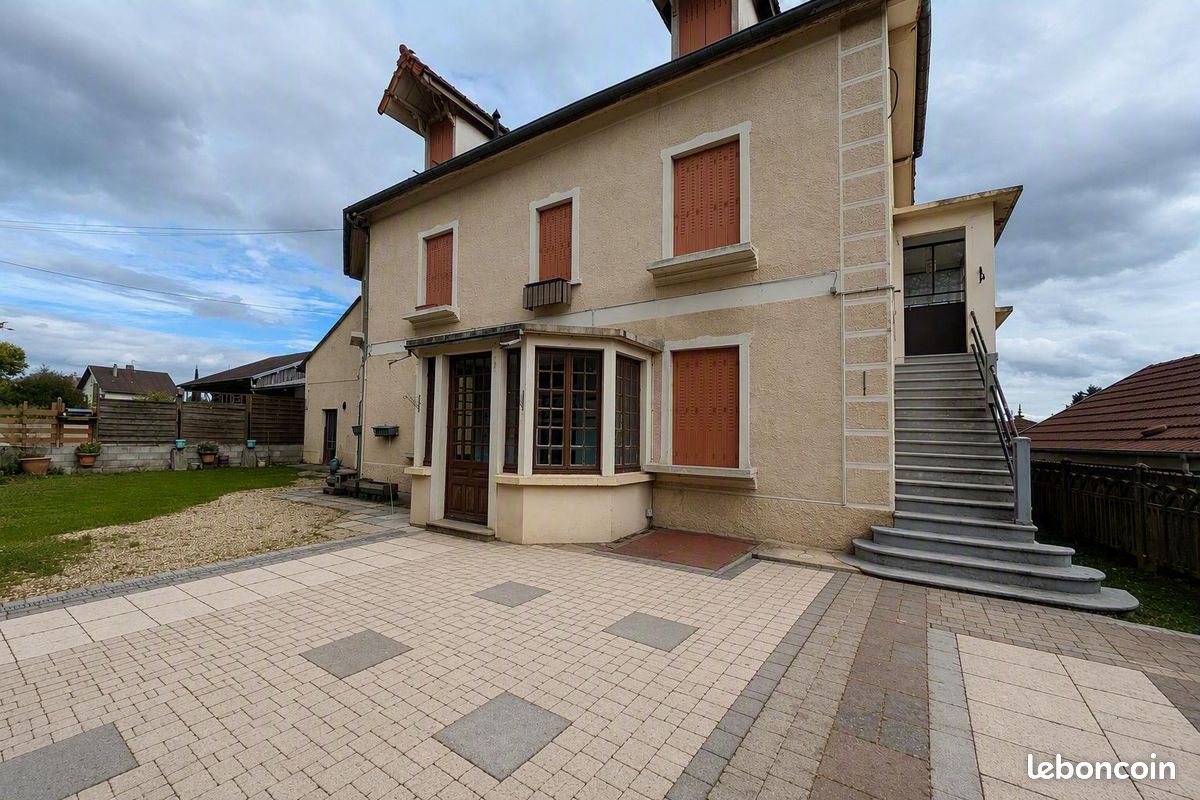 Immeuble 7 pièces 180 m² · à Pesmes · 180 m² · 140 000 €