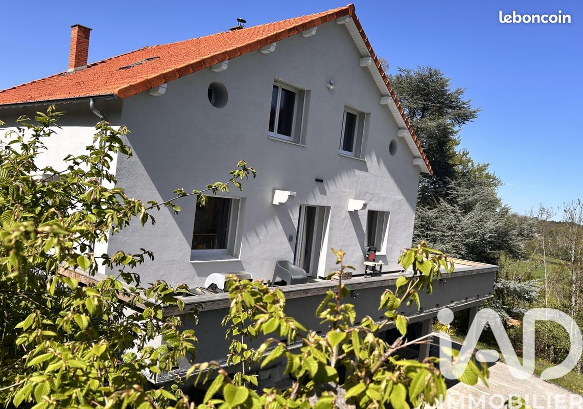 Maison 7 pièces 153 m² · à Orcines · 153 m² · 477 000 €
