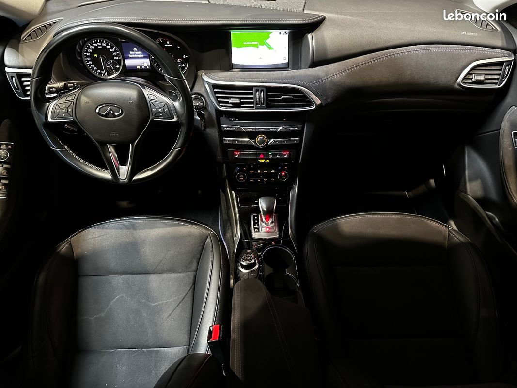 INFINITI Q30 2.2d 170 7DCT Premium Tech - SUPERBE ETAT - SIEGE CHAUFFANT (image 15)